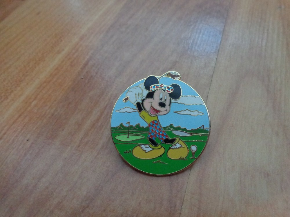 Disney WDW Golfing Mickey Mouse LE 1000 Boardwalk Pin Badge Surprise Release