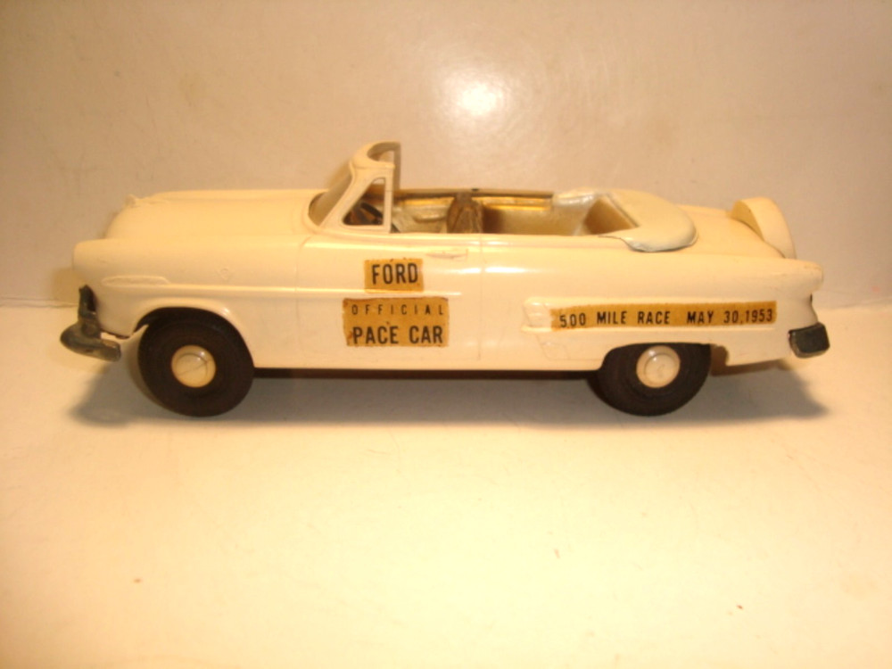 AMT 1953 Ford Crestline Convertible Pace Car Dealer Promo Model Car