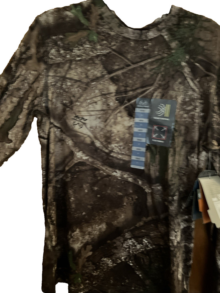 Realtree mens camo t shirt Long Sleeve medium