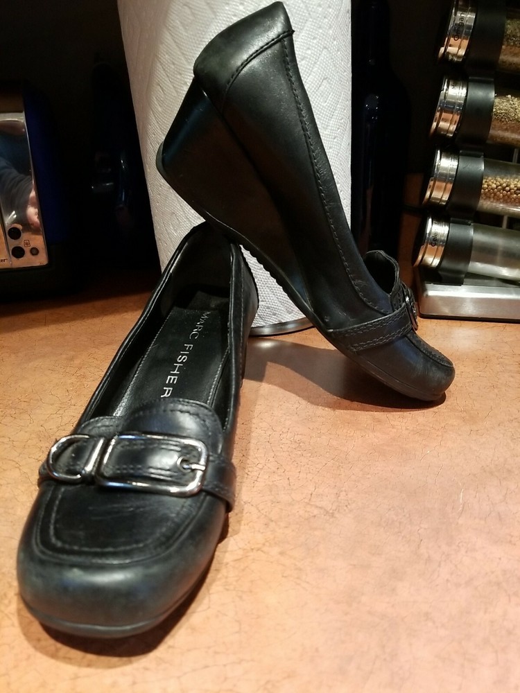 Marc Fisher Abruzza Womens Black Leather Wedge Heel Pump Size 7 M-image