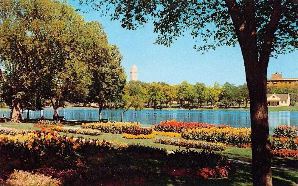 Minneapolis Loring Park Foshay Tower MN Minnesota Downtown Vtg Postcard A17