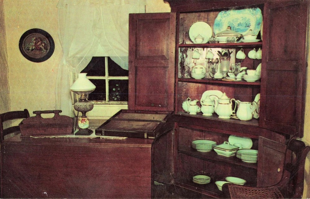 The Dining Room in Mark Twain's Boyhood Home - Hannibal Missouri MO - Postcard
