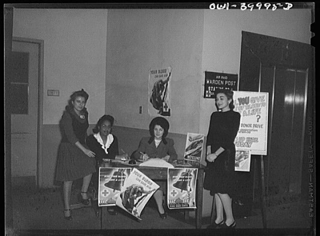 Photo:Washington DC 1943 blood donor drive registration desk OWI CIO women