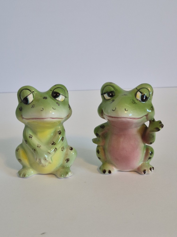 Vintage Frog Salt And Pepper Shakers Whimsical Painted Ceramic