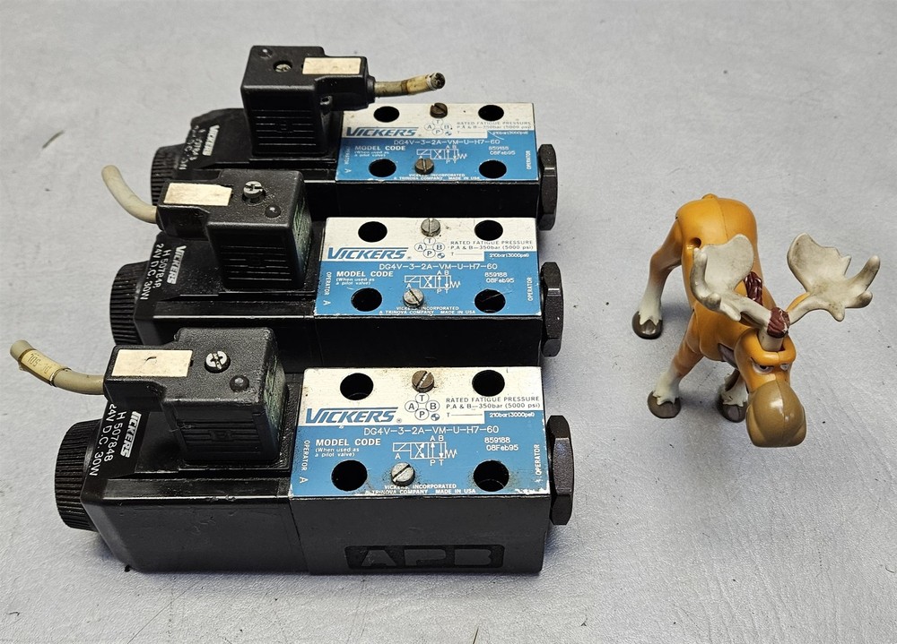 Vickers DG4V-3-2A-VM-U-H7-60 Hydraulic Directional Control Valve Lot of 3