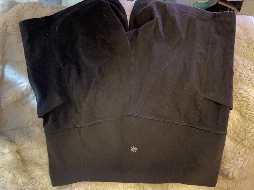 Women’s  Athleta Salutation Stash 5” Short M Medium Black Bike Gym Yoga Run