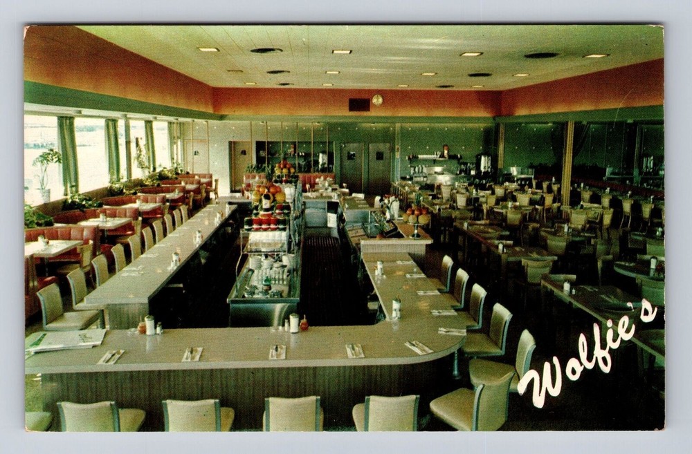 St. Petersburg FL-Florida, Wolfie's Restaurant Fountain Vintage Postcard