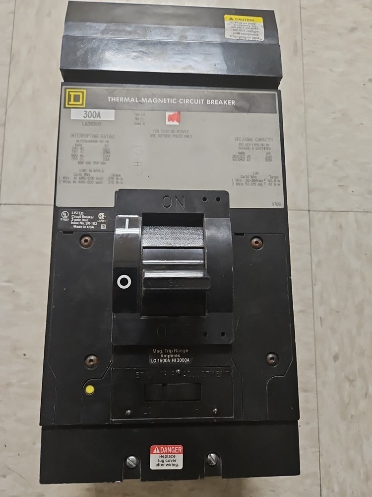 Square D 300 Amp I-Line Circuit Breaker La36300 3P 600 Vac