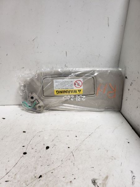 Illuminated Passenger Sun Visor for 02-04 Volvo 60 Series 729538