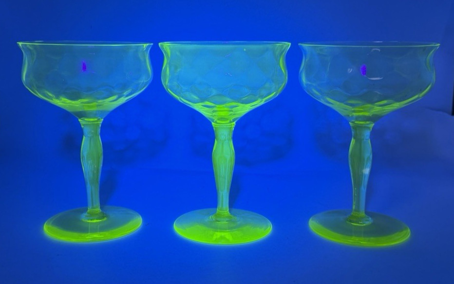 Vintage Set of 3 Uranium Vaseline Green Champagne Serbert Glasses 2 have chips