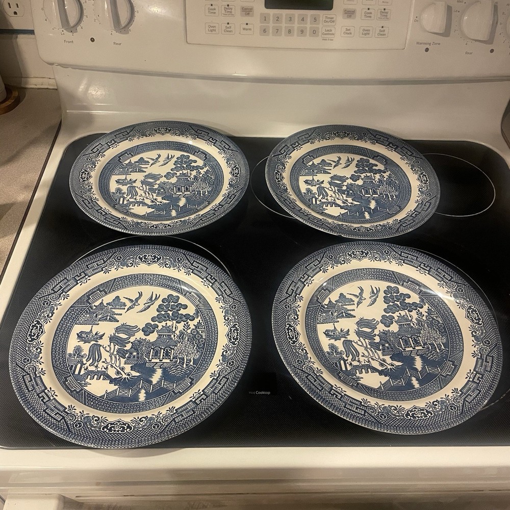 Vintage Churchill Blue Willow Dinner Plates 10 1/4