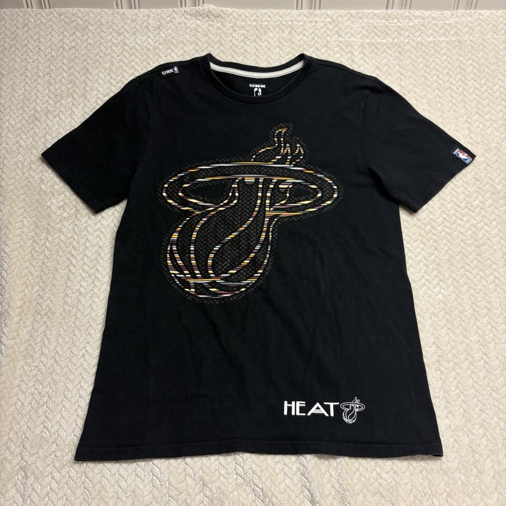 UNK NBA Miami Heat T Shirt Mens Medium Black Graphic Logo Basketball Tee