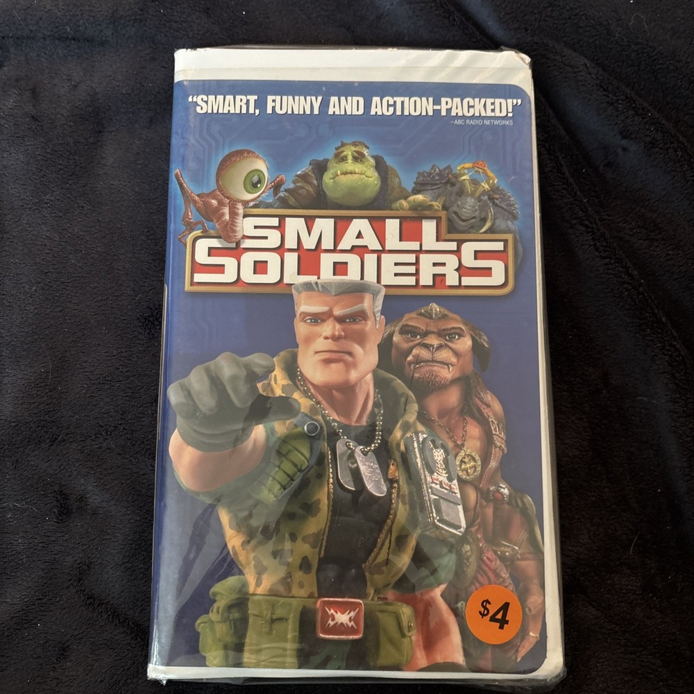 Small Soldiers (VHS, 1998, Clamshell)