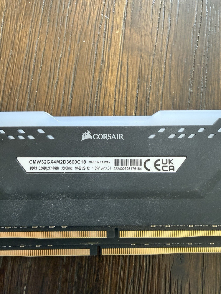 Corsair Vengeance RGB Pro 32GB (2x16GB) DDR4-3600 RGB DIMM C18
