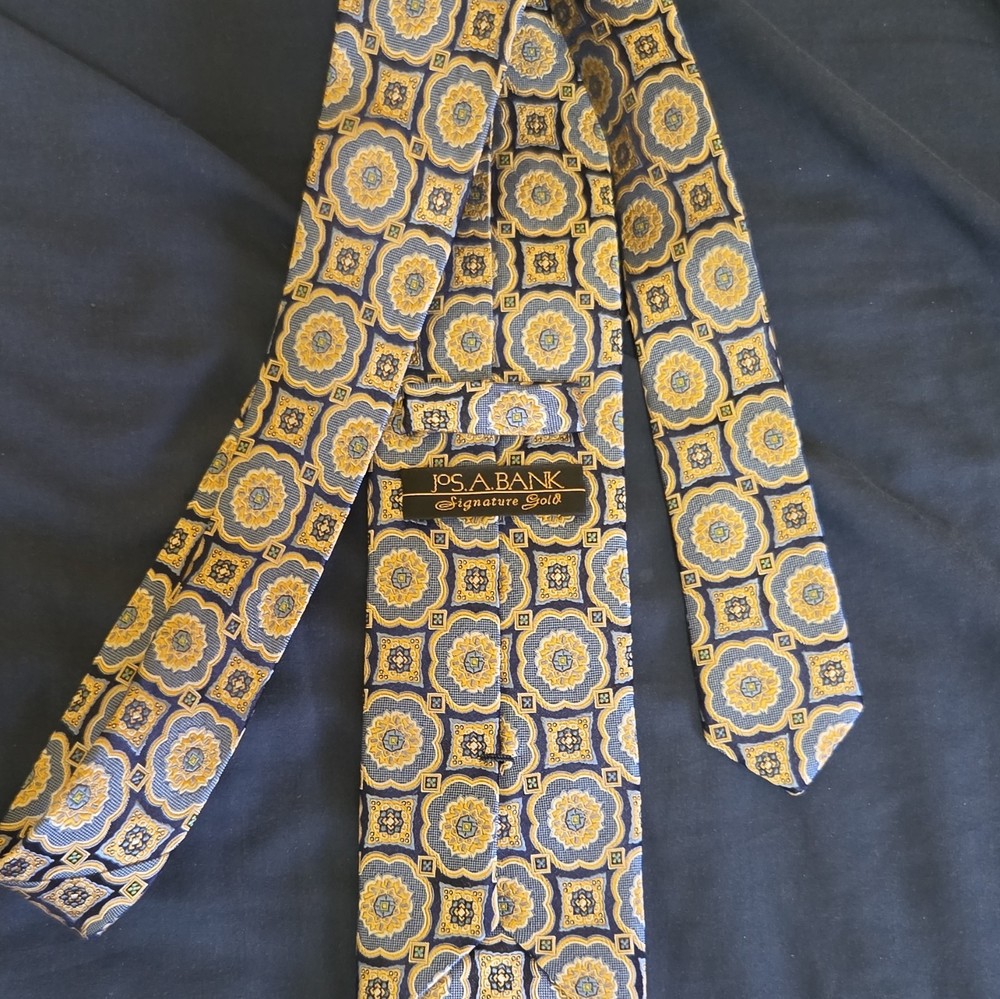 Jos. A. Bank Men's Silk Tie Blue Gold Geometric Pattern Woven Necktie