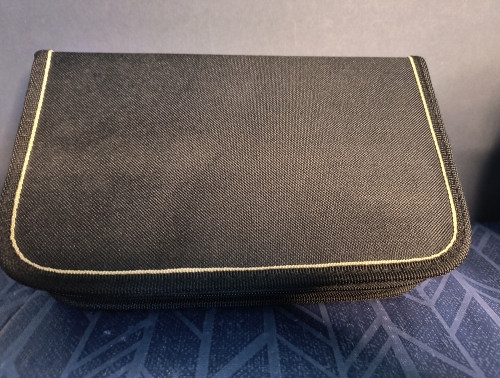 Traveling Poker Chip Set 150 Chips With 2 Decks Of Cards And Zippered Case