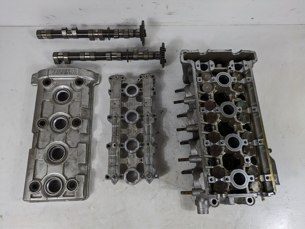 2002 Yamaha YZFR6 YZF R6 Cylinder Head Camshafts Retainer Cover Valves