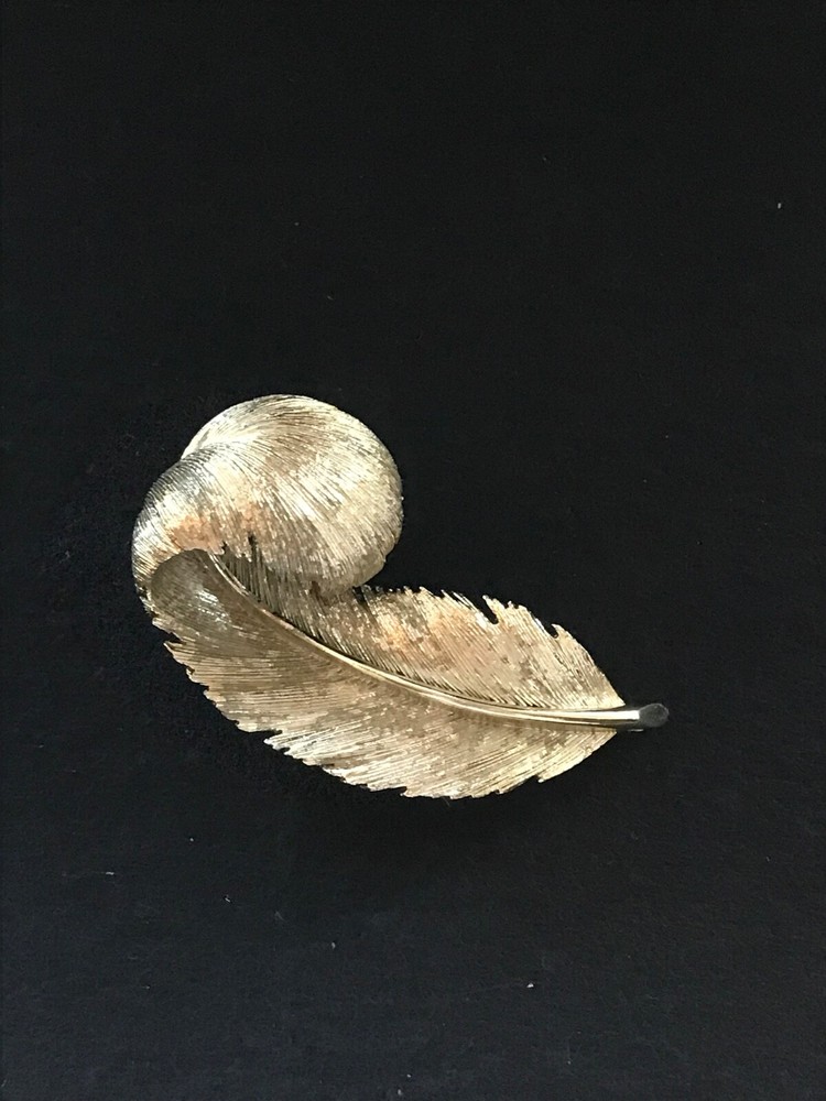 Vintage Textured Gold Tone Leaf Brooch