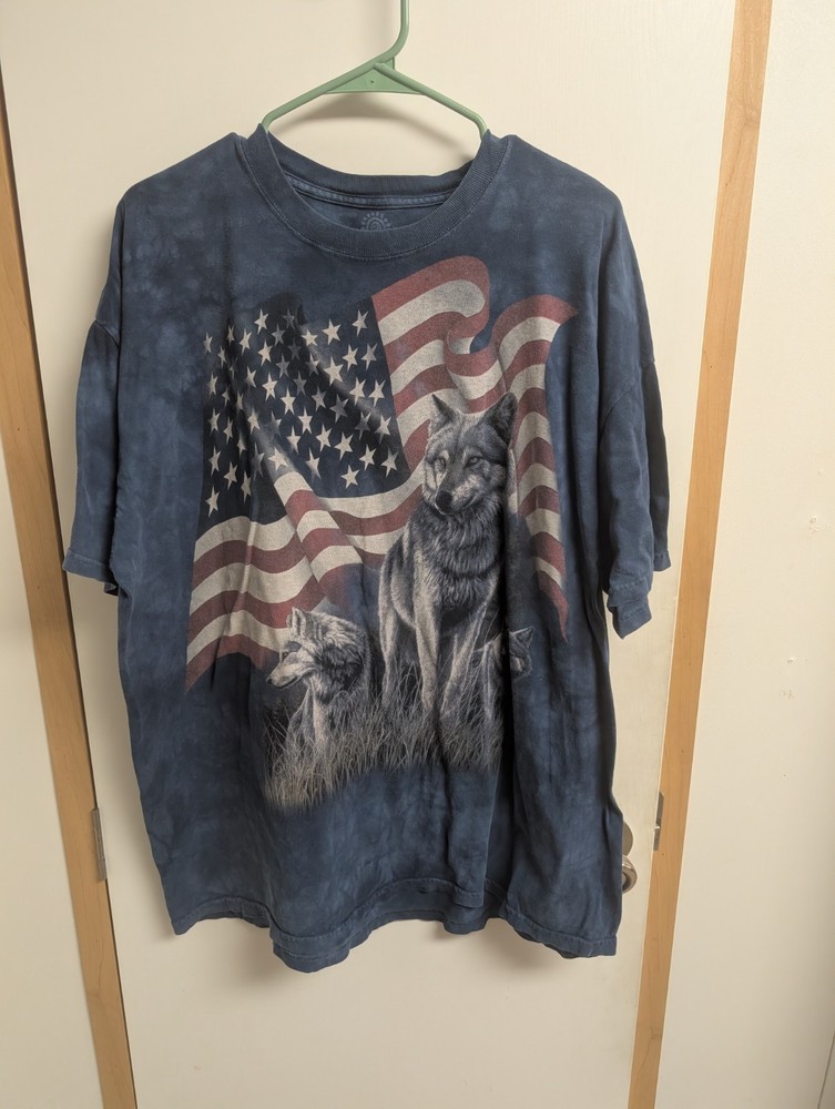 The Mountain Shirt Mens 2XL Blue Wolves American Flag Patriotic Tee T-Shirt