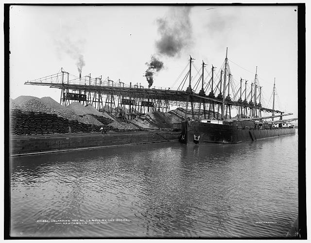 Photo:Ashtabula Ohio Ore Unloading L.S. & M.S. Docks 1900s Steamship