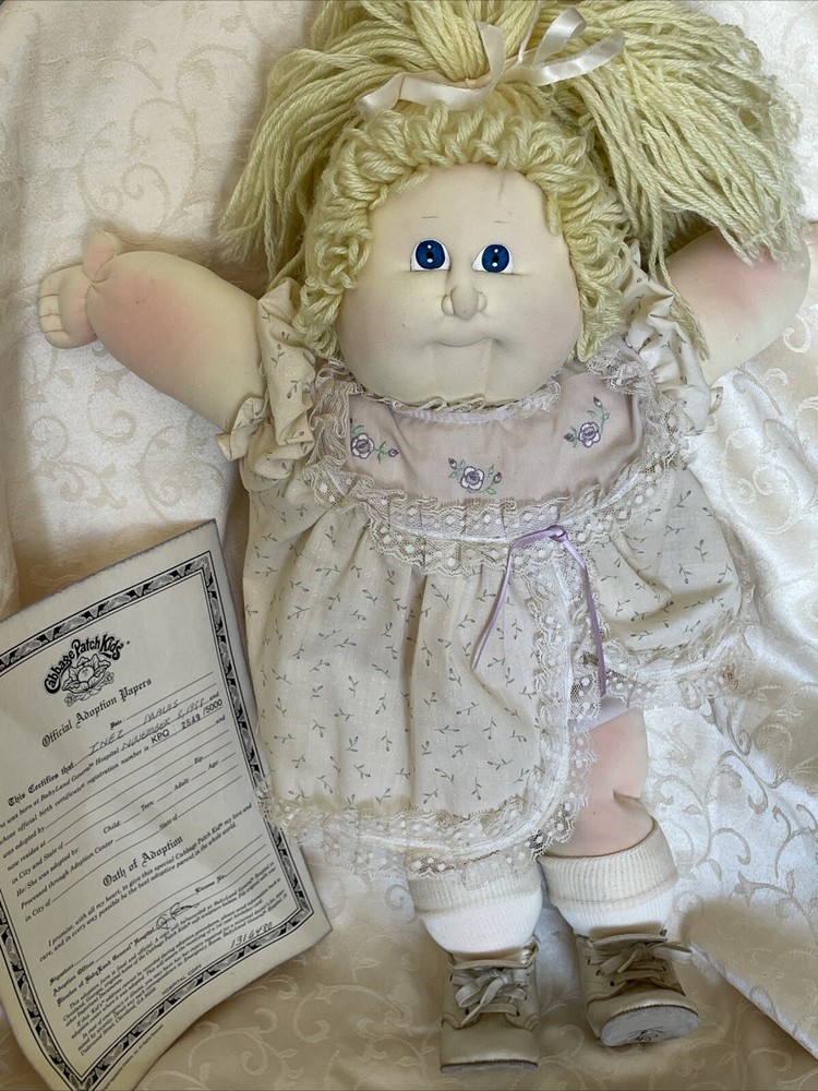 Vintage Cabbage Patch doll  By Xavier Roberts  Little People 22” adoption Paper