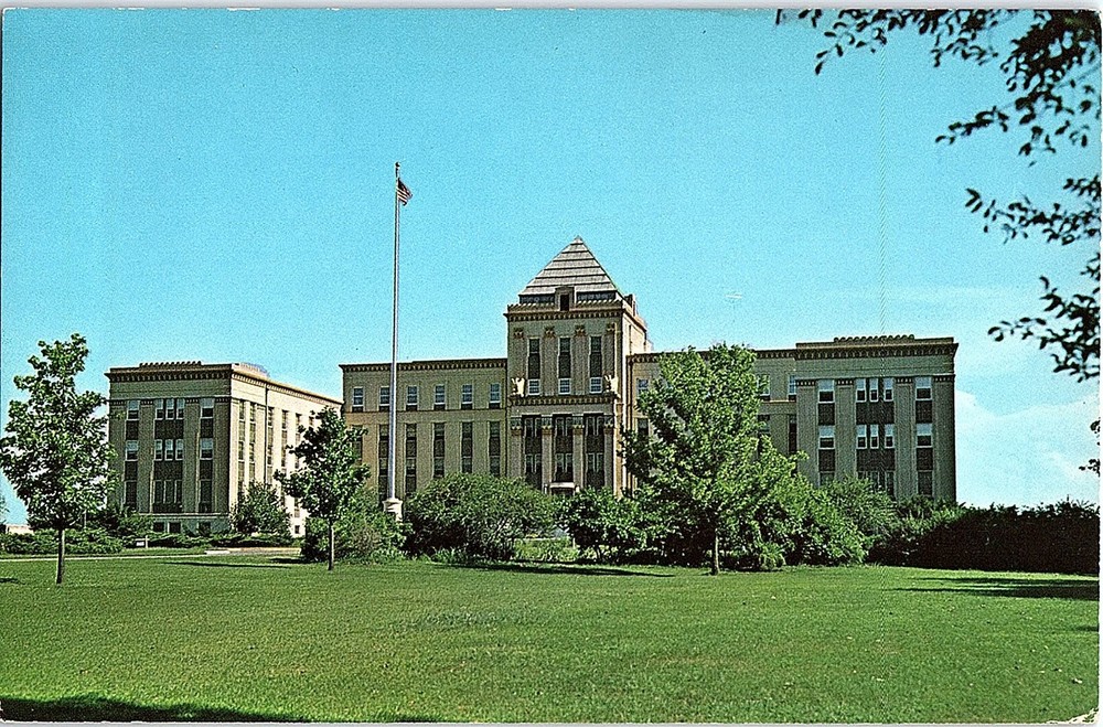 Chrome HOSPITAL SCENE Marion Illinois IL m/09 AH9346