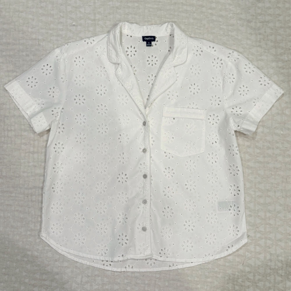 Gap Body Short Sleeve Button Up Collared Shirt Embroidered Eyelet White (SMALL)