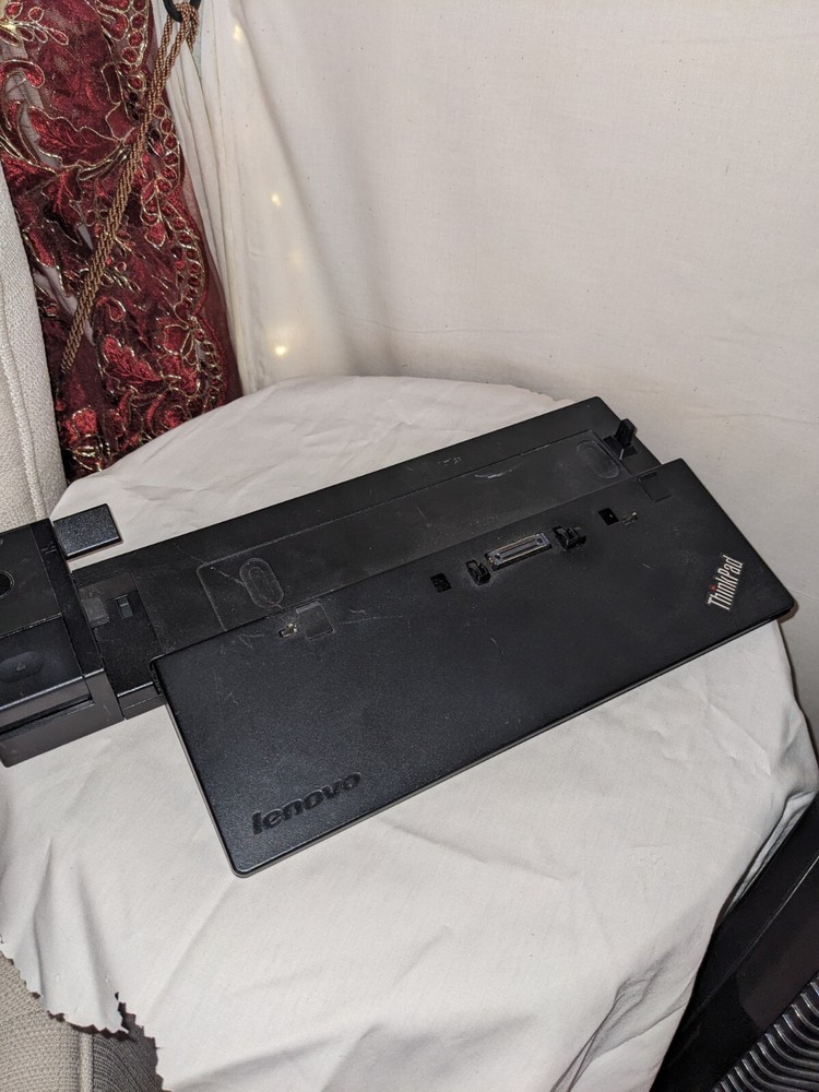 Lenovo ThinkPad Ultra Dock 90W USB 3.0 Docking Station for Enhanced Connectivity
