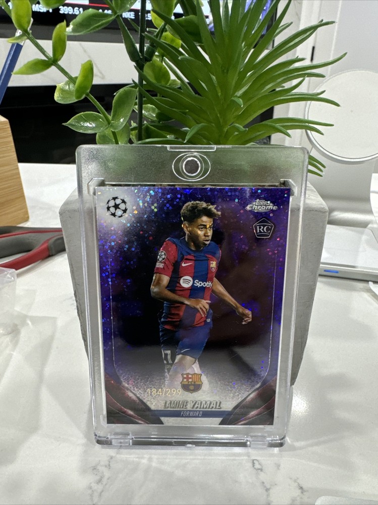 2023-24 Topps Chrome UEFA Lamine Yamal RC Violet Speckle Refractor /299