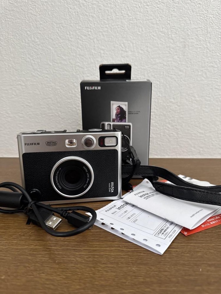 Fujifilm Instax Mini Evo Instant Camera in Excellent Used Condition 0611