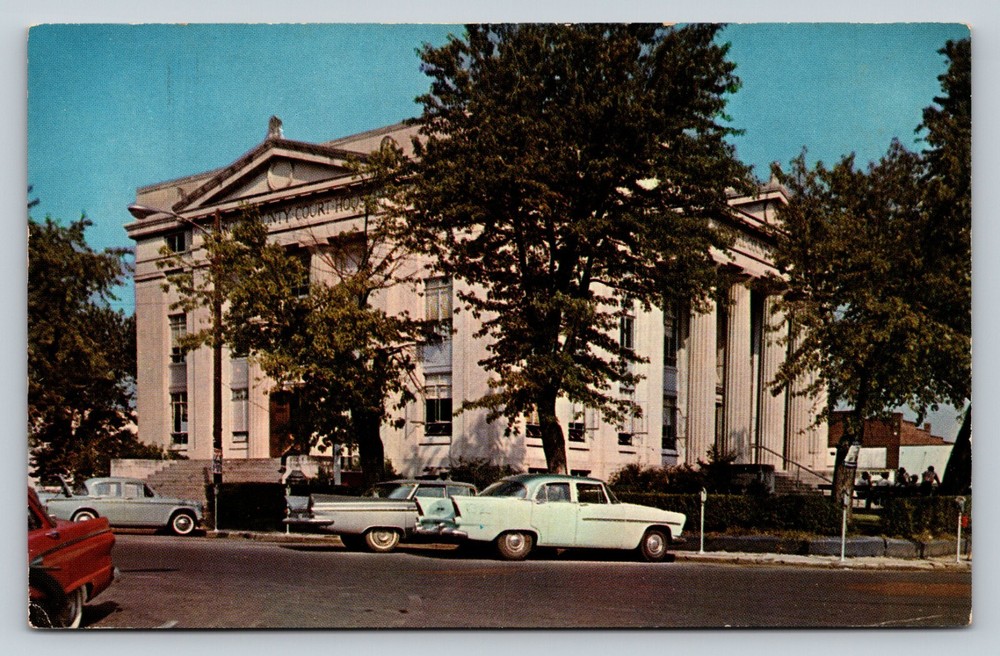 Huntingdon, Tennessee TN Carroll County Courthouse Classic Car VINTAGE Postcard