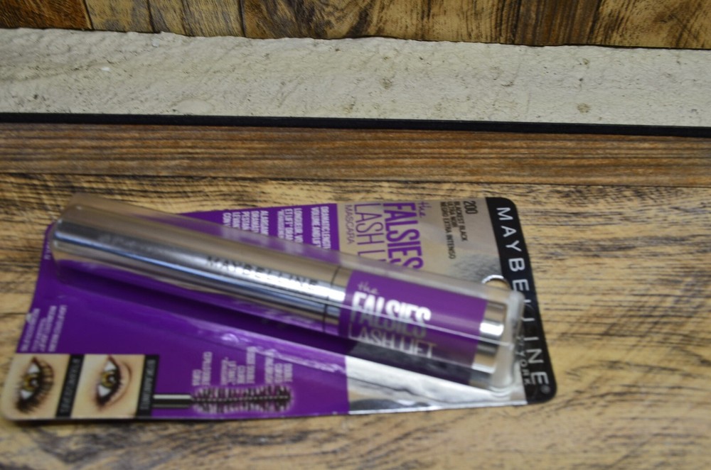 Maybelline The Falsies Lash Lift Washable Mascara in Blackest Black 200