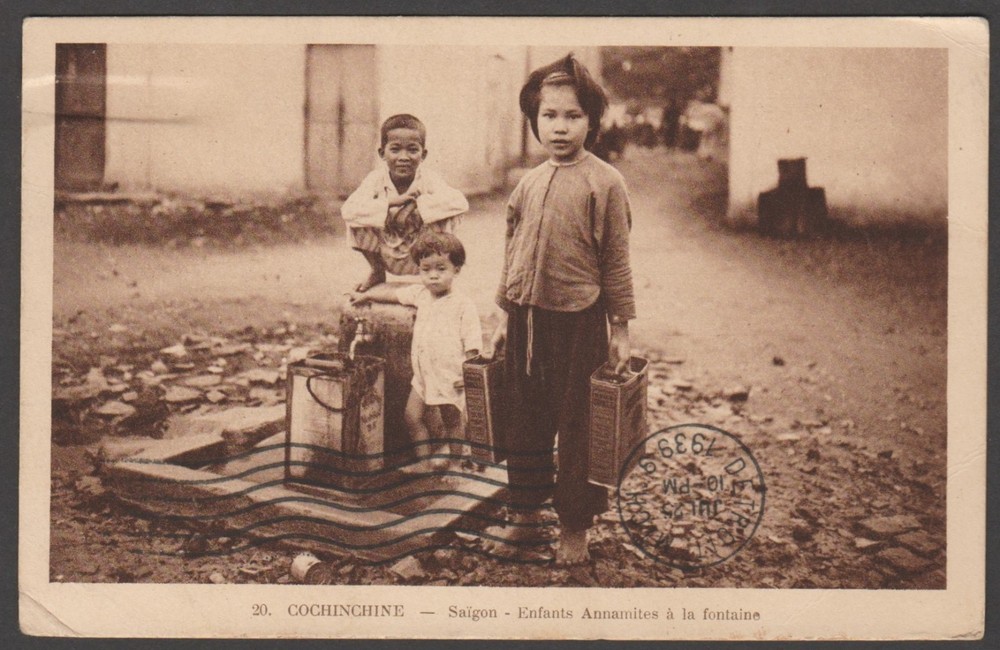 Cochinchine-Saigon - Enfants Annamites a la fontaine. Indochina to detroit 1939