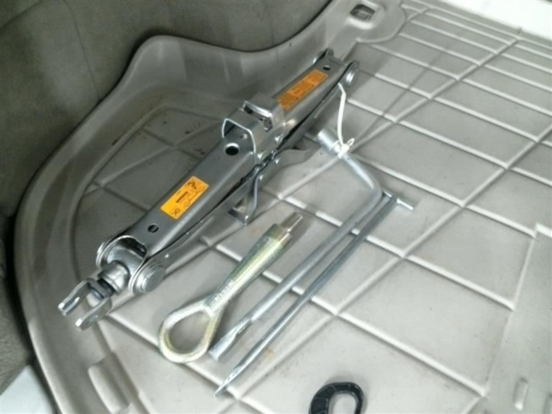 FX35      2005 Jack 104555492 NO FOAM TRAY NO SPARE TIRE