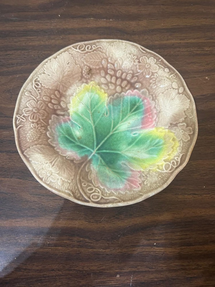 Vintage Majolica 19th Century Hand-Painted Ceramic Grape Leaf Berry Plate 8