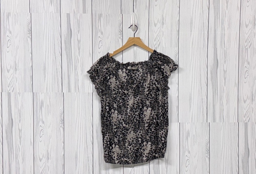 Old Navy blouse womens size medium short sleeve black floral patterned stretch