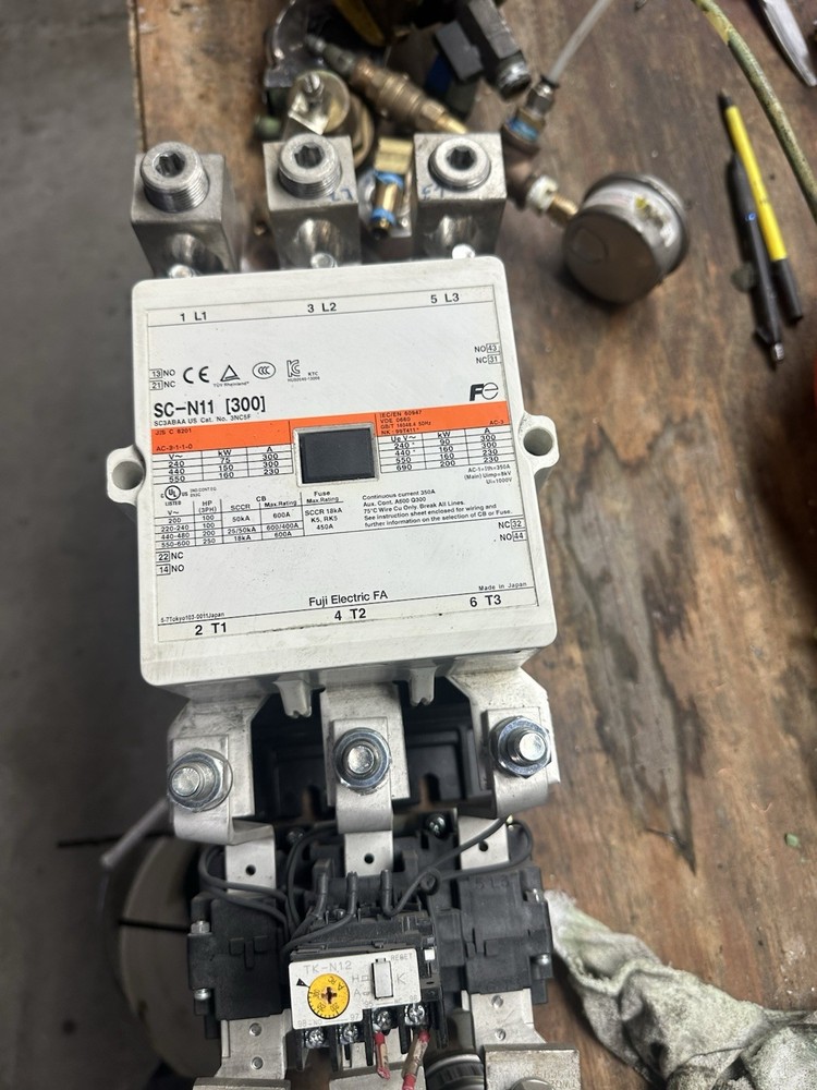 Fuji Electric SC-N11 (300) 3-Pole 300A AC Contactor 220V IEC AC-3 Heavy Duty