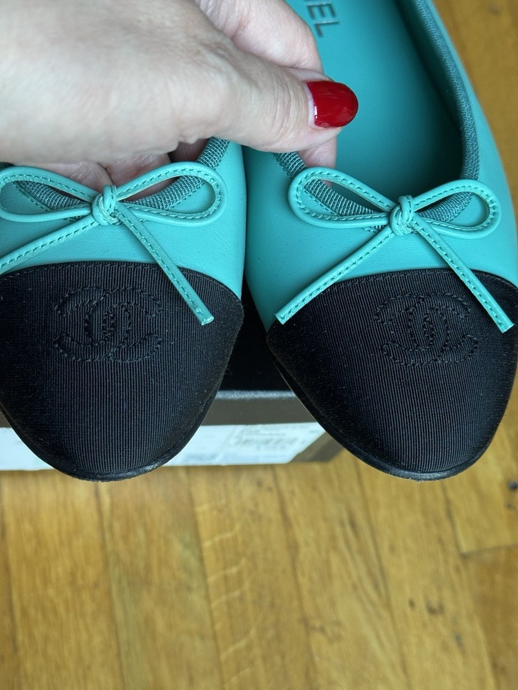 Chanel Green Balerina Size 40 Authentic Leather Shoes