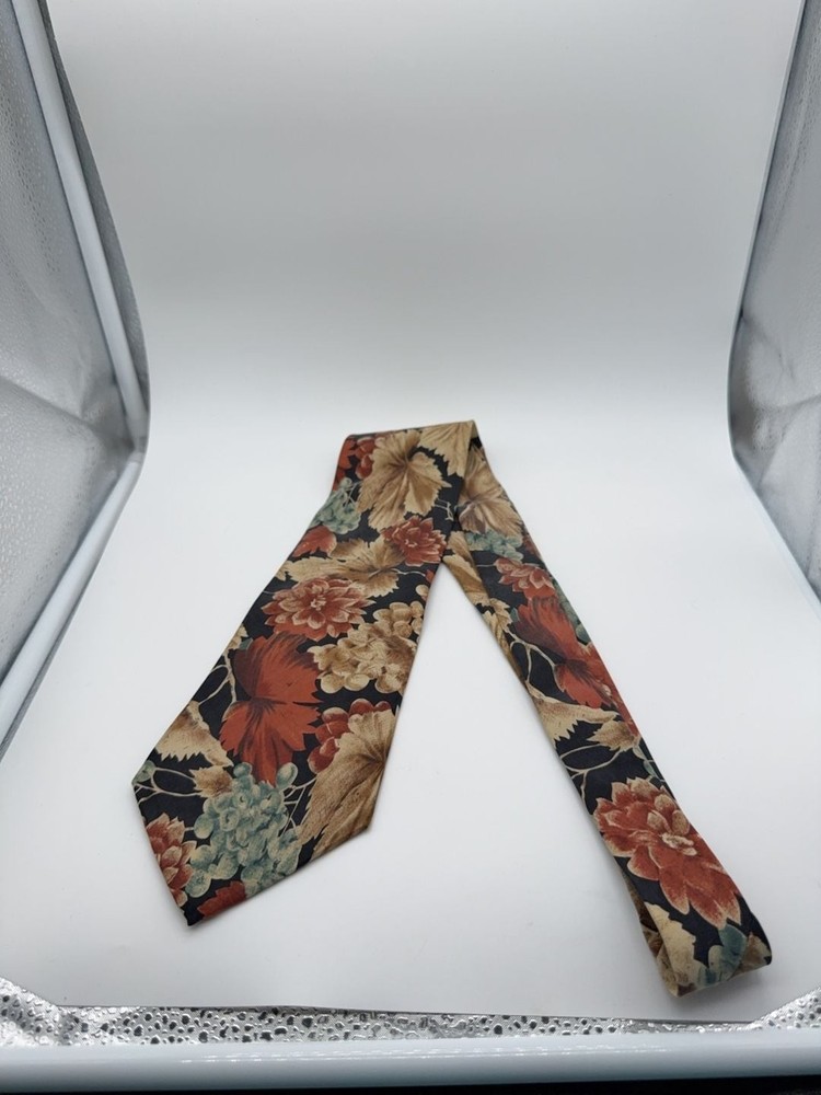 417 by Van Heusen Vintage Floral Grapevine Silk Necktie