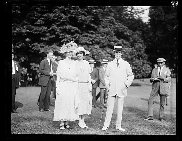 Photo:Charles Evans Hughes Wife Group 1910s Lawn Portrait ???????