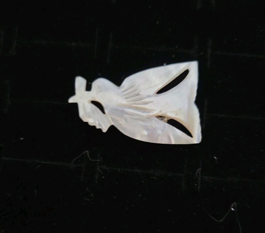Vintage Mother of Pearl Dove Bird Brooch Pin Hand Carved Peace Estate Beautiful
