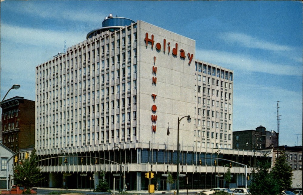 Holiday Inn Town Harrisburg Pennsylvania vintage postcard g281