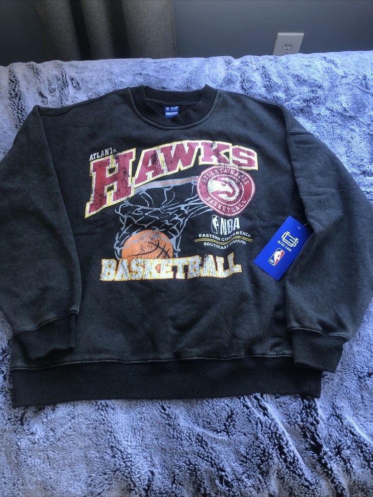 Men’s Ultra Game NBA Atlanta Hawks Sweatshirt Vintage Black Crew Neck L. NWT.