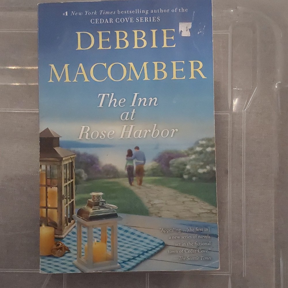 Inn at Rose Harbor by Debbie Macomber Ballantine Books Trade Paperback 2014