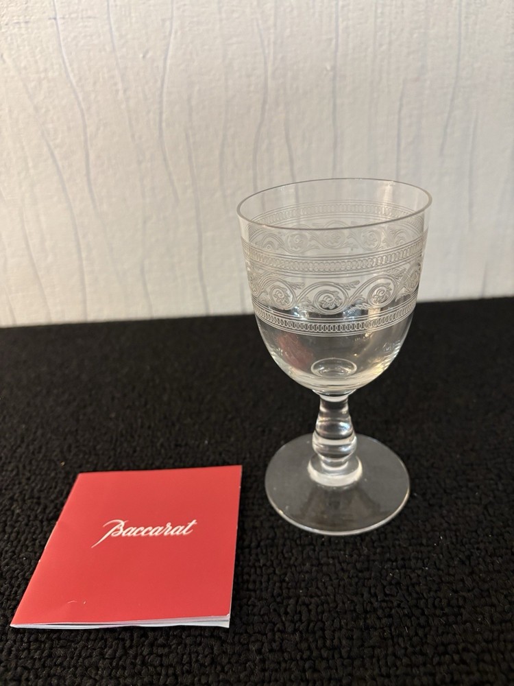 Lot Of 2 White Wine Glasses Engraved Style In Baccarat Crystal (Price For 2)