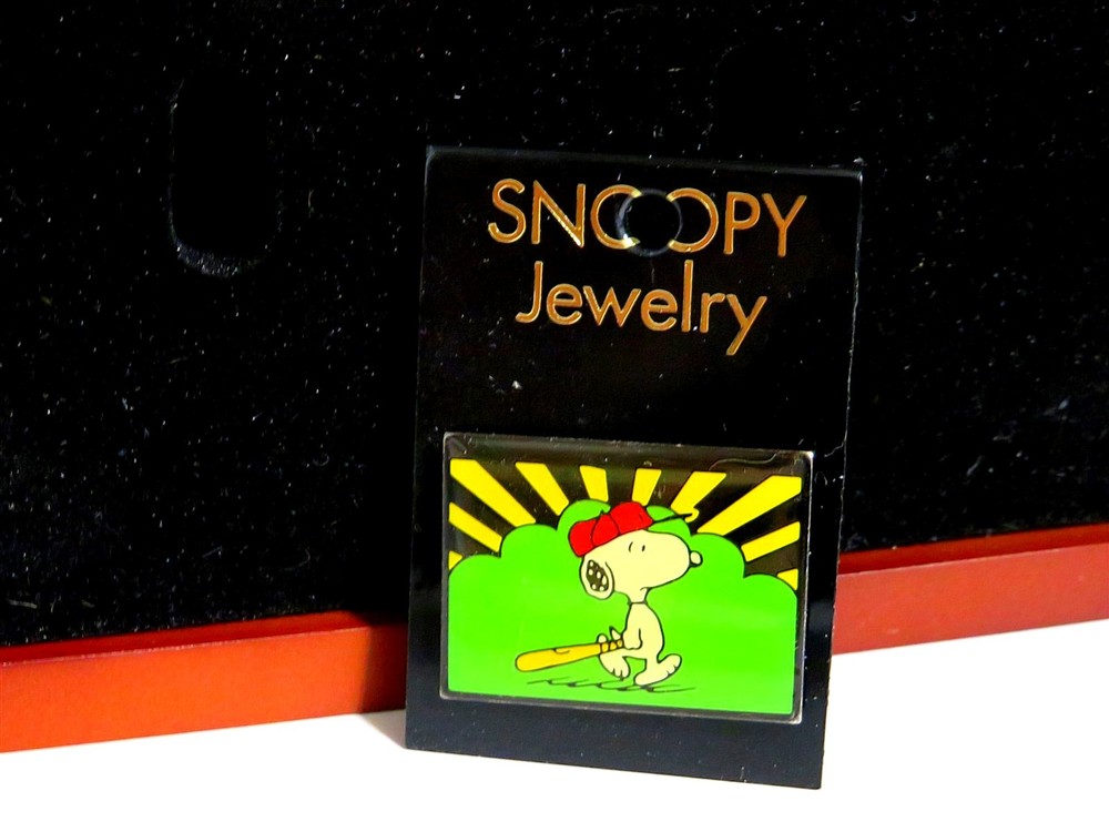 Snoopy Peanuts Charlie Brown Metal Lapel Pin Jewelry
