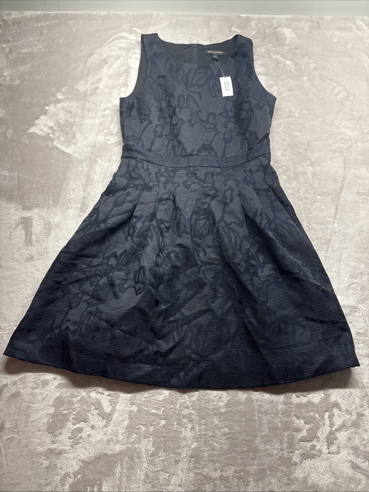 BANANA REPUBLIC dark blue floral sleeveless pleated dress Sz 6 Zip Up In Back