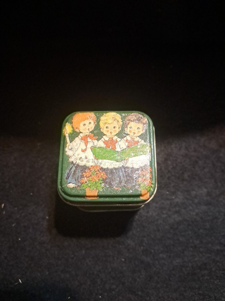 Vintage Potpourri Press  Christmas Trinket Pill Tin Box