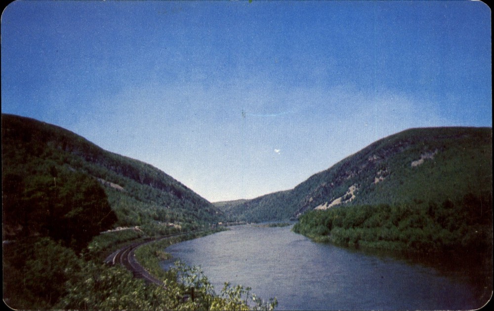 Delaware Water Gap Pocono Mountains Pennsylvania PA ~ 1960s vintage postcard