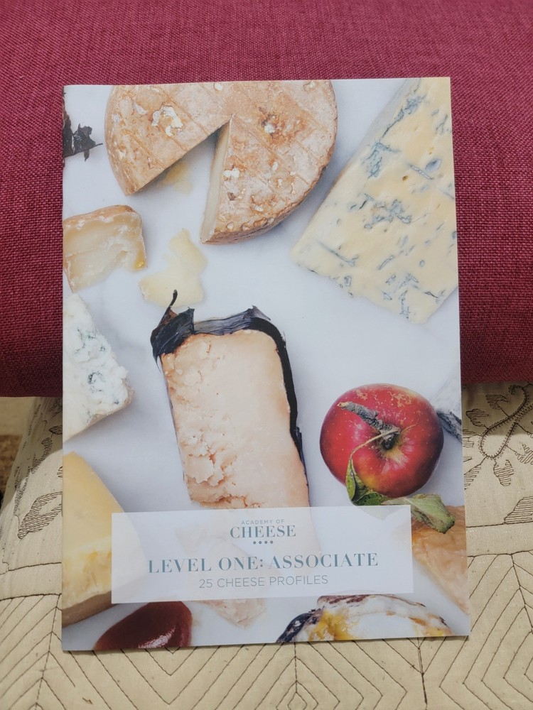ACADEMY OF CHEESE Booklet, Level One: Associate, 25 Cheese Profiles-image